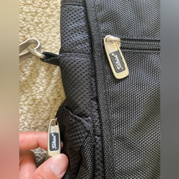 SOLD- Titleist Laptop Messenger Travel Bag. Excellent Condition. - Picture 5 of 13